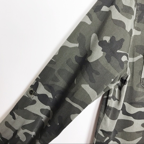 Faded Glory camouflage button down w/patch pockets - Picture 3 of 8